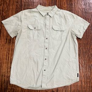 Men’s Prana button down short sleeve shirt